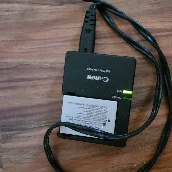 Canon Black Battery Charger with Cable - Picture 1 of 1